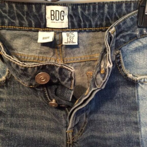 URBAN OUTFITTERS BDG JESSYE TWO TONE PIECED STRAIGHT LEG JEANS 25 RAW HEM BOHO - Picture 4 of 7